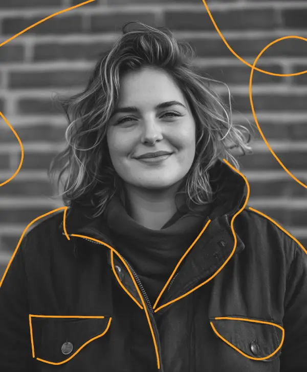 Avec une expérience en communication et une passion pour les jeux de société, Claire anime des communautés en ligne dédiées aux jeux de cartes. Ses interactions avec d'autres passionnés enrichissent ses articles, reflétant les attentes et les retours des utilisateurs.
